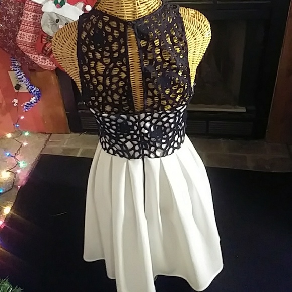 Dress - Picture 3 of 6